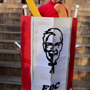 1er PREMI : Caixa de KFC modificada a FDC